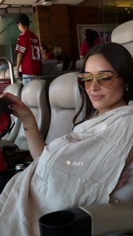 Christian McCaffrey’s wife Olivia Culpo drops 1-word message while feeding daughter Colette /@oliviaculpo